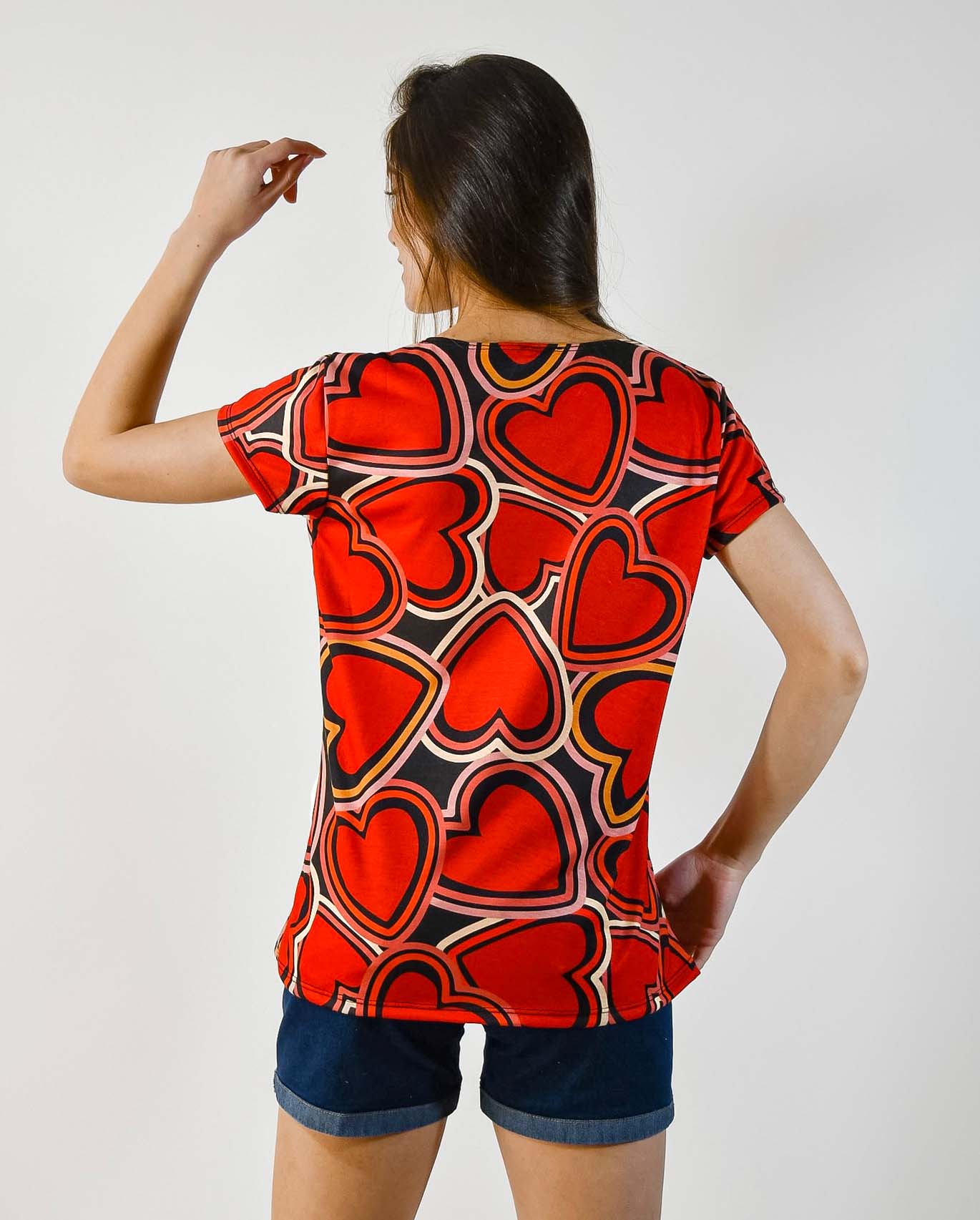 Remera Bonnie Corazones Rojos
